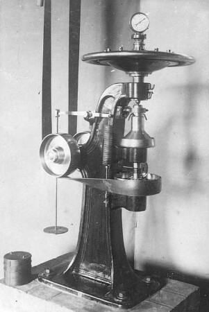 Schmieröl-Prüfmaschine (MPA) : Technikgeschichte | Stoffkunde und Materialprüfung | Materialprüfung | Chemisch-technologische Prüfungen