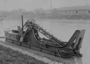 Bagger mit Förderband/Roxheimer Altrhein