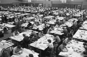 Kommunalwahl am 28. Oktober 1984. Auszählung der Stimmen