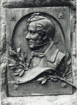 Lortzing-Denkmal. Detmold, Rosental. Relief von Rudolph Hölbe