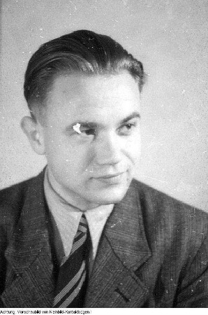 "Volksstimme" Dresden, Erste Zeitung der Kommunistischen Partei Deutschlands (KPD) für den Raum Dresden nach der Befreiung vom Faschismus 1945. Die Redaktionsmitglieder, darunter Horst Sindermann und Elsa Frölich, Sommer 1945