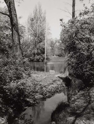 Dresden-Altstadt. Bürgerwiese (1859-1869, P. J. Lenné), mittlerer Teil mit Fontäne im Teich