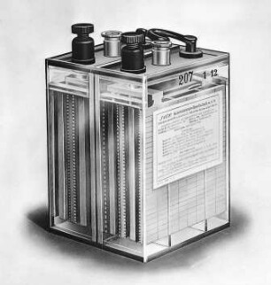 Transportables Doppelelement im Zelluloidgefäß : Technikgeschichte | Physik | Elektrizität | Akkumulatoren