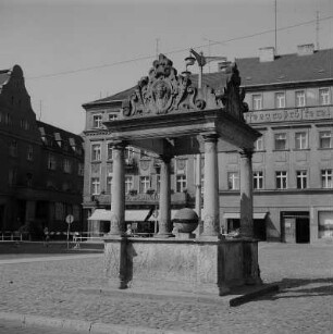 Wittenberg. Marktplatz mit Bürgerhäusern und Marktbrunnen
