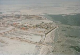 Boots- und Schutzhafen Borkum im Eis
