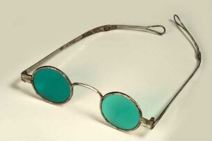 Schläfenbrille mit Sonnenschutz