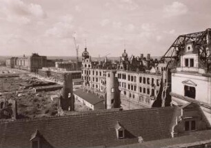 Dresden. Blick vom Dach des Ständehauses nach Südwesten über die Schloßruine und beräumte Flächen zu den Neubauten der Altmarktwestseite