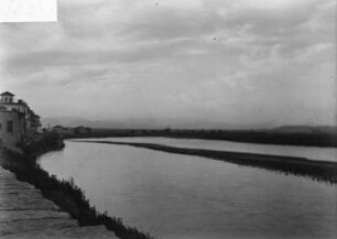 Der Seyhan Fluss : Blick auf den Fluss mit Häusern am Flussufer
