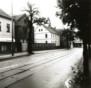 Cottbus, Straße der Jugend 22/24. Christuskirche (1850), Pfarramt (1850) und Schwesternheim (1928)