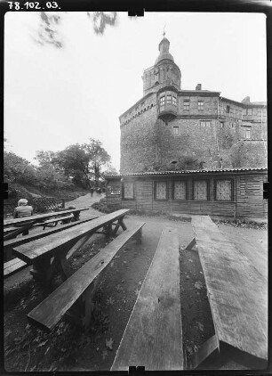 Pansfelde (Falkenstein/Harz-Pansfelde). Burg Falkenstein (Burgmuseum, Baubeginn 1115). Ansicht über die Selbstbedienungsgaststätte von Norden mit Bergfried
