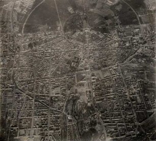 Luftbildaufnahmen von Karlsruhe. Gesamtes Stadtgebiet - Innenstadt mit Stadtgarten