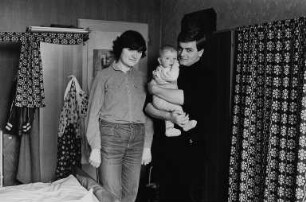 Familie P. (Studenten) in ihrer Wohnung