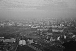 Luftaufnahme, Blick von Süd-Westen auf das Grenzgebiet am Leipziger Platz. Berlin-Tiergarten, Leipziger Platz