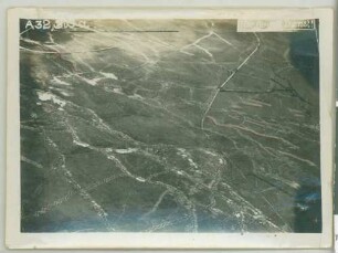 Foto gegnerischer und eigenerStellungen am Nordrand von Serre-lès-Puisieux (Luftbild)