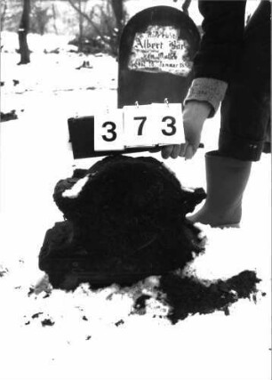 Grabstein 373 nur Giebel erhalten: Grabstein 373