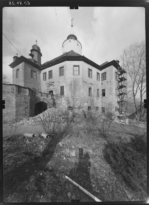 Posterstein. Burg (16. Jh.). Eingangsseite von Südost