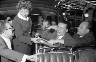 Neckartal: Bahnbus-Stewardess verteilt Zigarren