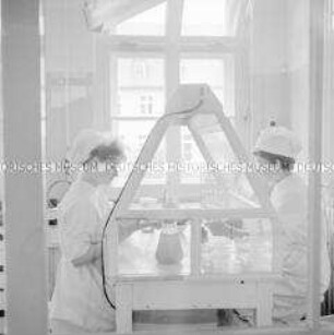 Abteilung für Mikrobiologie im Friedrich-Loeffler-Institut auf der Insel Riems (Greifswald)
