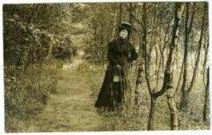 Florentine Fleischhut auf einem Waldweg