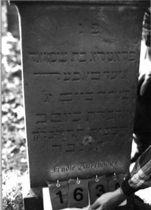 Grabstein 163 (Index: 99795686) Maße HxBxT: 113x49x12 cm Symbolik: 3 Sterne: Grabstein 163A