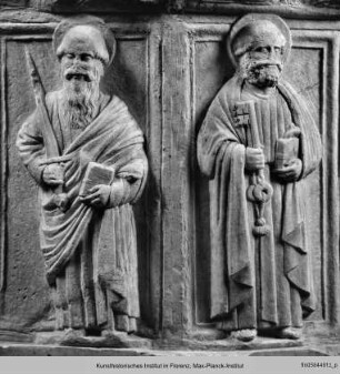Die Reliefs von vier Heiligen