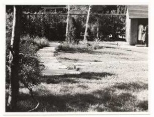 Reichsgartenschau 1939 auf dem Killesberg, Stuttgart: Plattenweg Richtung Pergola und offenes Holzhaus