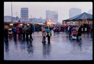 Weihnachtsmarkt 13.12.77.