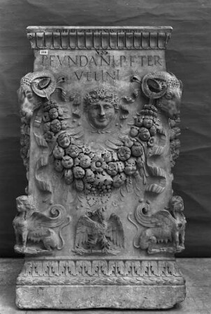 Grabaltar des Fundanius Velinus