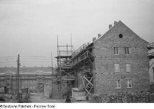 Blick auf zwei Wohnhäuser der Baustelle Doktor-Hermann-Duncker-Straße