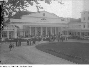 Hotel Kurhaus : Kurplatz mit Kurhaus (1814-1816; C. T. Severin) und Hotel "Kurhaus" (1795-1796; J. C H. v. Seydewitz)