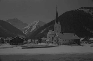 Bichlbach: Ort mit Kirche und Rotenstein