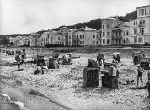 Ostseestrand gegen Logierhäuser