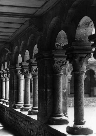 Aschaffenburg. Stiftskirche Sankt Peter und Alexander. Kreuzgang (1201/1250). Ostflügel
