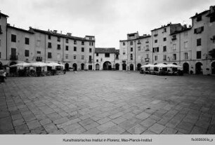 Piazza dell'Anfiteatro, Piazza del Mercato, Lucca