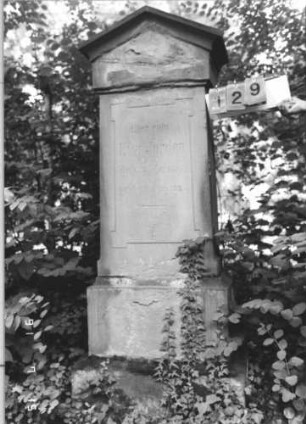 Grabstein 129 [Hahn S. 108 Grab-Nr. 84]