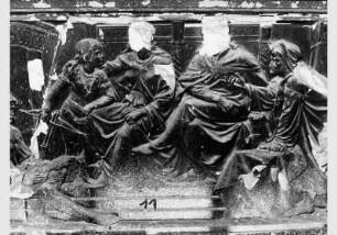 Blick auf den "Kulturgeschichtlichen Fries" von Otto Geyer im Treppenhaus der Nationalgalerie