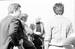 24. Tagung 1974 Chemiker; Bodenseefahrt: Melvin Calvin diskutiert