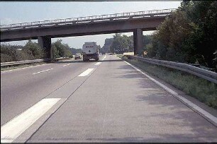 Ausfahrt Ost von Hauptfahrbahn Ost (Basel Richtung Karlsruhe): Brücke von Süden
