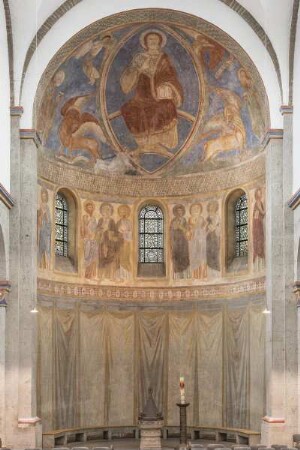 Majestas Domini, mit Petrus, Paulus und den vier Evangelistensymbolen, zu Füßen Christi der Stifter Albert von Aachen und die übrigen elf Apostel.