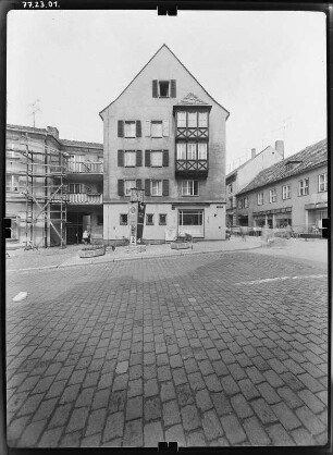 Quedlinburg, Steinbrücke. Wohnhaus mit Erker und Laden. Giebelfront