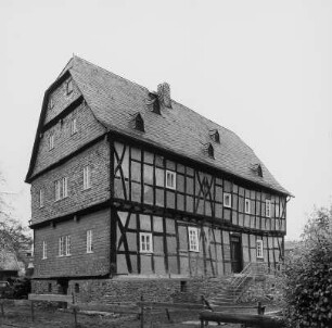 Ehem. Wasserburg Elkerhausen; Weinbach, Burgring 18