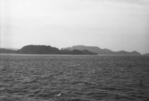 Sumatranische Küste bei Varkenshoek : Blick vom Meer auf eine Küstenlandschaft
