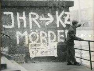 Ulbricht-kritisches Graffito an der Oberbaumbrücke in Kreuzberg (West-Berlin) an der Sektorengrenze