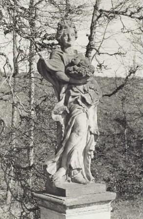 Pomona mit Obstkörbchen