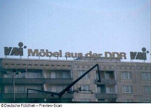 Dresden-Altstadt. Leuchtreklame "VMI Möbel aus der DDR" auf einem Wohnblock