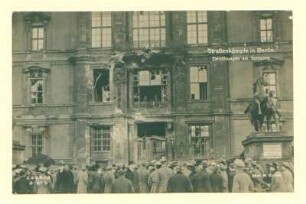 "Straßenkämpfe in Berlin. Zerstörungen am Schlosse."