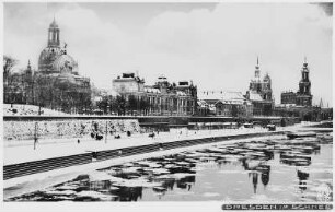 Dresden, Blick von der Carolabrücke elbabwärts über die Elbe auf die Altstadt im Winter mit Eisgang