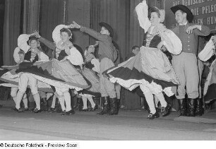 Auftritt einer Volkstanzgruppe