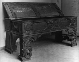Bett-Truhe : Bett-Truhe. Holz, geschnitzt (17. Jahrhundert). Nürnberg: Germanisches Nationalmuseum