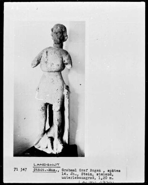Bildnis einer weiblichen Figur von einem Grabmal eines Grafen von Bogen